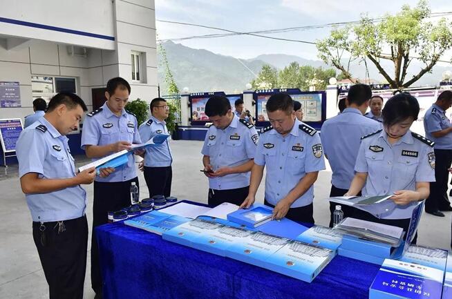 智璟無人機(jī)立足70周年國(guó)慶大慶， 為漢陰警務(wù)保障工作保駕護(hù)航